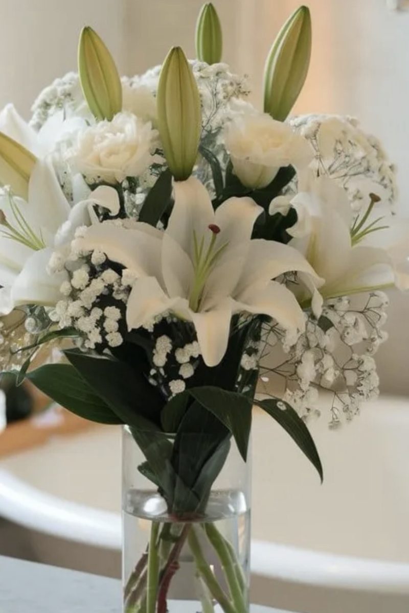 Vase With 5 Pieces Lily and Gypshophila